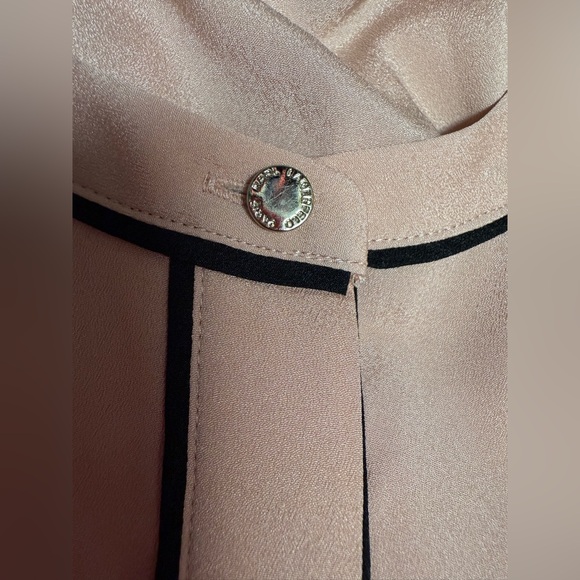 NWOT Karl Lagerfeld - Gorgeous short cap sleeve top. Silky fluttered sleeves. - Picture 10 of 10